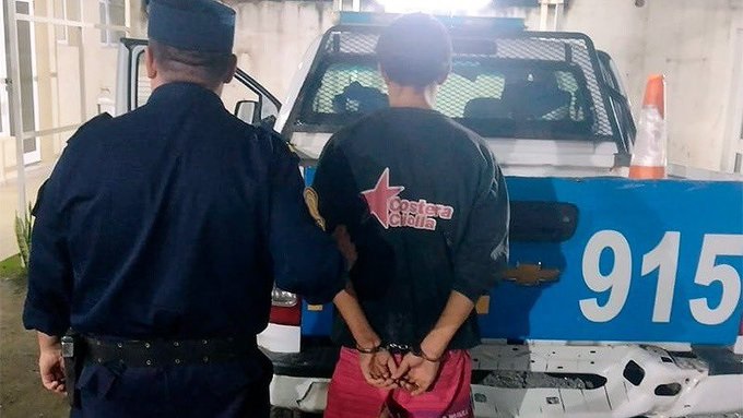 Hubo 51 detenidos por operativos policiales este último fin de semana en Paraná. «En barrio Belgrano dos familias tienen problemas y se efectuaron disparos de armas de fuego».»En estos últimos años ha aumentado el consumo de droga y alcohol dentro de los barrios. Se ve la falta de sostén de la familia». (audio Jorge Pérez, sub jefe de la Dirección de&nbsp;Operaciones).