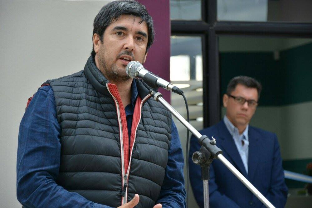 Ruta 20 en Villaguay: “Nunca se hizo nada”, dijo el intendente Adrián Fuertes. El intendente de Villaguay hizo una autocrítica al ser consultado sobre la ruta 20. “Hubo dos gobernadores de mi propio partido -Urribarri y Bordet- que prometieron la obra y no cumplieron”, dijo Fuertes. Y agregó: “La gente protesta con razón y me atienden a mí. Me hago cargo de esa responsabilidad.” Por otro lado, hizo la invitación a la comunidad para la fiesta del pastel artesanal que se disfrutará el fin de semana Santa con música, sabores y&nbsp;tradiciones.