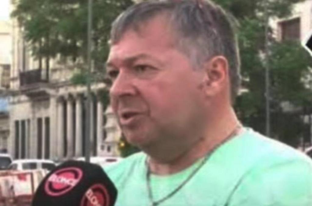 «Por culpa del IOSPER mi papá murió»: la hija de Gustavo Godoy apuntó con dureza contra Mariano Gallegos. Ludmila, hija del trabajador municipal que falleció esperando un marcapasos que debía ser provisto por la obra social IOSPER, cuestionó duramente al interventor, por brindar una versión “falsa” de los hechos y por “mentirle a la sociedad”. “La verdad es que tuve que escuchar lo que dijo este señor”, expresó Ludmila en relación a los dichos de Gallegos, quien aseguró públicamente que el dispositivo estaba disponible y que no fue implantado porque el paciente no estaba en condiciones. “No fue así”, lo desmintió tajantemente. “Cada reunión que teníamos con los médicos nos decían que mi papá estaba bien, que era una operación sencilla y que teníamos que esperar el marcapasos. El marcapasos nunca llegó”, remarcó. Gustavo Godoy ingresó a la Clínica Entrerriana el 28 de febrero y falleció el 13 de marzo. Durante esas dos semanas, según Ludmila, el equipo médico hizo múltiples pedidos a la obra social sin obtener respuesta. “El médico lo solicitó muchas veces, en distintos horarios. Nunca llegó. Yo iba a IOSPER, preguntaba, y siempre me decían lo mismo: que estaba autorizado. Pero ahora me encuentro con un papel que dice que no estaba auditado”, denunció. A esto se suma el silencio total de la conducción del IOSPER tras la muerte del afiliado. “Ninguna autoridad se comunicó con nosotras. Nada. Ni un mensaje. Ni una llamada. Fue una falta de respeto muy grande. Desgraciadamente somos un número más”, lamentó Ludmila, quien junto a su madre ya inició trámites legales. “Mi papá no tenía ninguna de las complicaciones que dijo Gallegos. No tuvo septicemia. Estaba consciente, estaba bien, no tenía ninguna otra patología. “Mi papá ya no me lo van a devolver, pero no quiero que sufra nadie más. Uno paga, se le descuenta, tiene que tener las cosas al día. Y esto fue una falta de respeto total. No quiero que ninguna familia más pase por esto”, concluyó&nbsp;Ludmila.