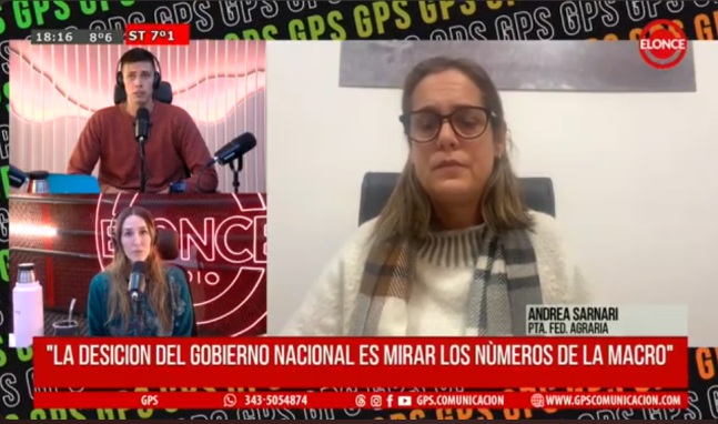 Andrea Sarnari: El campo pidió previsibilidad al reunirse con Frigerio: reclamos por retenciones y falta de señales claras. La presidenta de la Federación Agraria Argentina, detalló que el gobierno nacional oficializó el aumento de retenciones a la soja (del 26% al 33%) y al maíz (del 9,5% al 12%). Si bien trigo y cebada conservarán una alícuota reducida de manera transitoria, Sarnari criticó que se trata de medidas “temporarias” que vencen en plazos cortos y generan “mucha incertidumbre”, porque los productores necesitan planificar ciclos de producción de dos o tres años y no pueden hacerlo con normas que cambian cada pocos meses. Según explicó, esta suba de retenciones impacta directamente en los precios que perciben los productores y contribuye a la presión fiscal, que en Entre Ríos alcanza hasta el 70% de lo producido, con más del 90% de esa carga proveniente de impuestos nacionales. Remarcó que, aunque el gobierno nacional prioriza el orden fiscal y la meta de déficit cero, desde las entidades agropecuarias consideran que bajar gradualmente las retenciones permitiría aumentar la producción, lo que finalmente traería más ingresos al país. Durante la última reunión con el gobernador Rogelio Frigerio, la Mesa de Enlace nacional y los referentes provinciales plantearon la necesidad de eliminar las retenciones de forma programada y de que los recursos se queden en el interior, donde se producen. Según Sarnari, las provincias pierden recursos que luego no regresan, afectando no solo al productor, sino a toda la economía local: estaciones de servicio, supermercados, escuelas y obras públicas que dependen de esa actividad. La Federación Agraria propuso un esquema escalonado que quite retenciones a las primeras toneladas de producción, priorizando a los pequeños y medianos productores, y evitando un retiro total y brusco que distorsione los mercados. Recordó que antes de asumir el presidente Milei prometía eliminarlas de inmediato, pero que ellos mismos ya advertían que eso sería inviable. Sarnari insistió en que es indispensable un cronograma definitivo y claro de reducción para dar previsibilidad al sector y terminar con las resoluciones provisorias que “no benefician a todos los productores y generan&nbsp;desigualdades”.